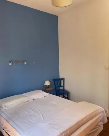 Vakantiehuis Maison 300 M De La *